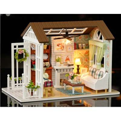 Domek dla lalek drewniany salon + meble