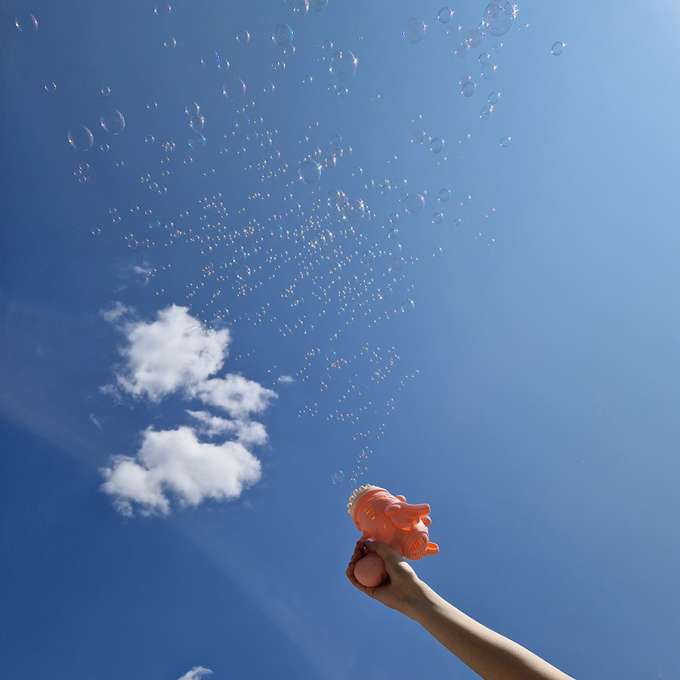 Soap bubble gun soap bubbles with wings pink