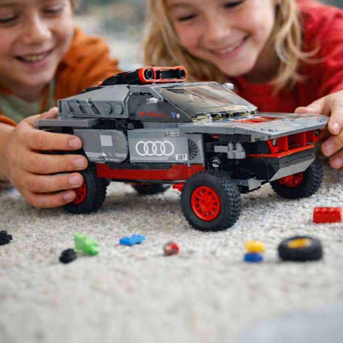 Car Rastar 10120  Audi RS Q e-tron 1:30 building blocks 376el.