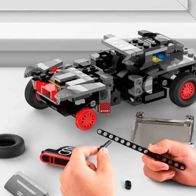 RC car 1:30 Audi RS Q e-tron pads