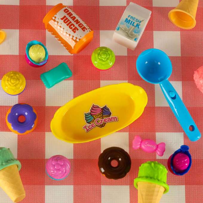 Picnic basket ice cream parlour desserts food victuals snacks for a picnic