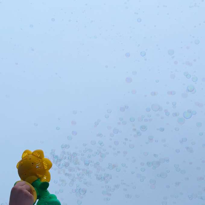 Soap bubble machine flower dancing lights