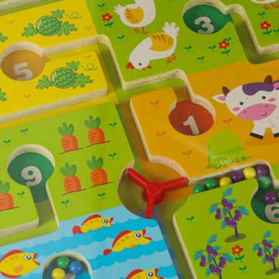 Gra labirynt magnetyczna planszowa drewniana do podróży farma 2 graczy