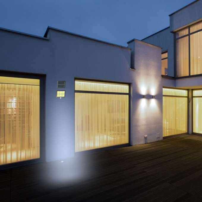 Solar motion and dusk sensor lamp 120 LED