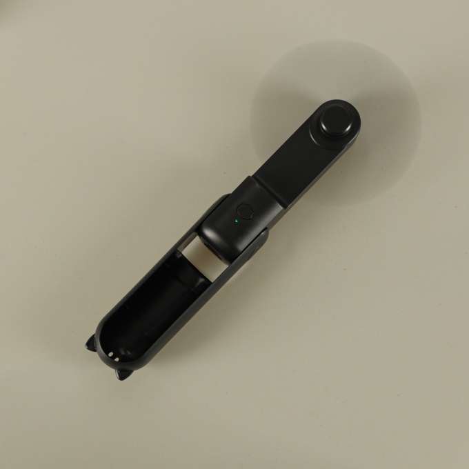 Wiatrak biurkowy wentylator mini ręczny składany wiatraczek przenośny USB czarny