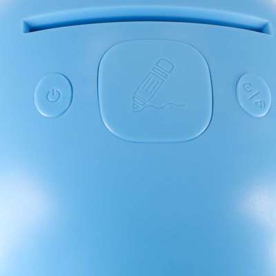 Interactive educational robot toy learning to draw fisks markers blue