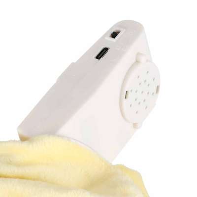 Soothing baby pillow for sleep with patting function giraffe