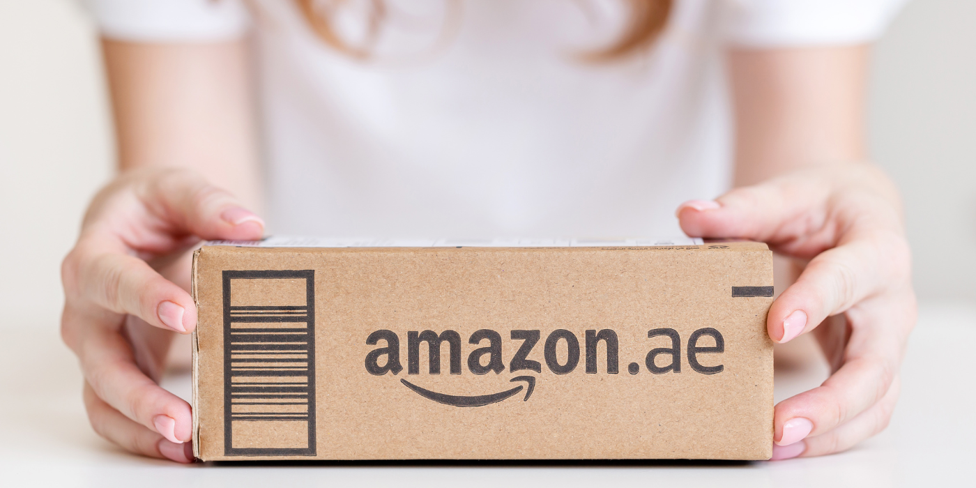 paczka z logo amazon